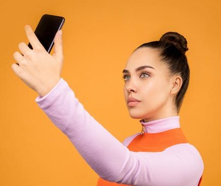 How to Take Selfies That Make Your Instagram Pop