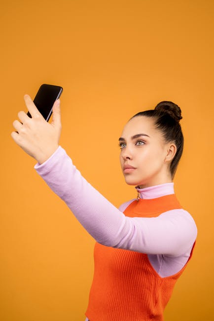 How to Take Selfies That Make Your Instagram Pop