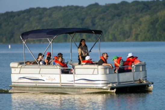 5 Reasons to Rent a Pontoon Boat